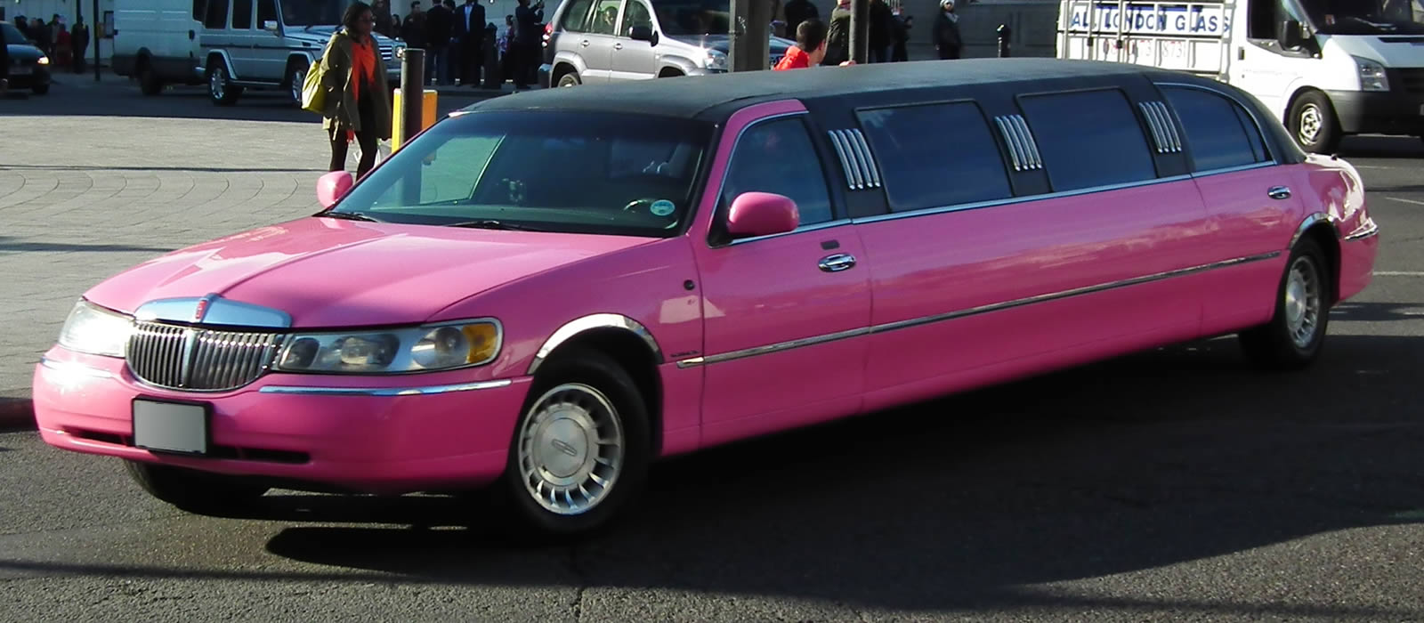 The PINK Limo HERTS LIMOS best hummer & stretch limo hire hertfordshire