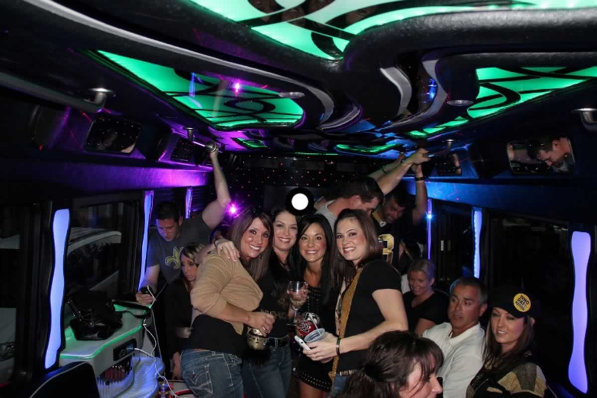 party onboard te 24-seat party bus